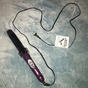 Andis 1 1/2 inch curling iron